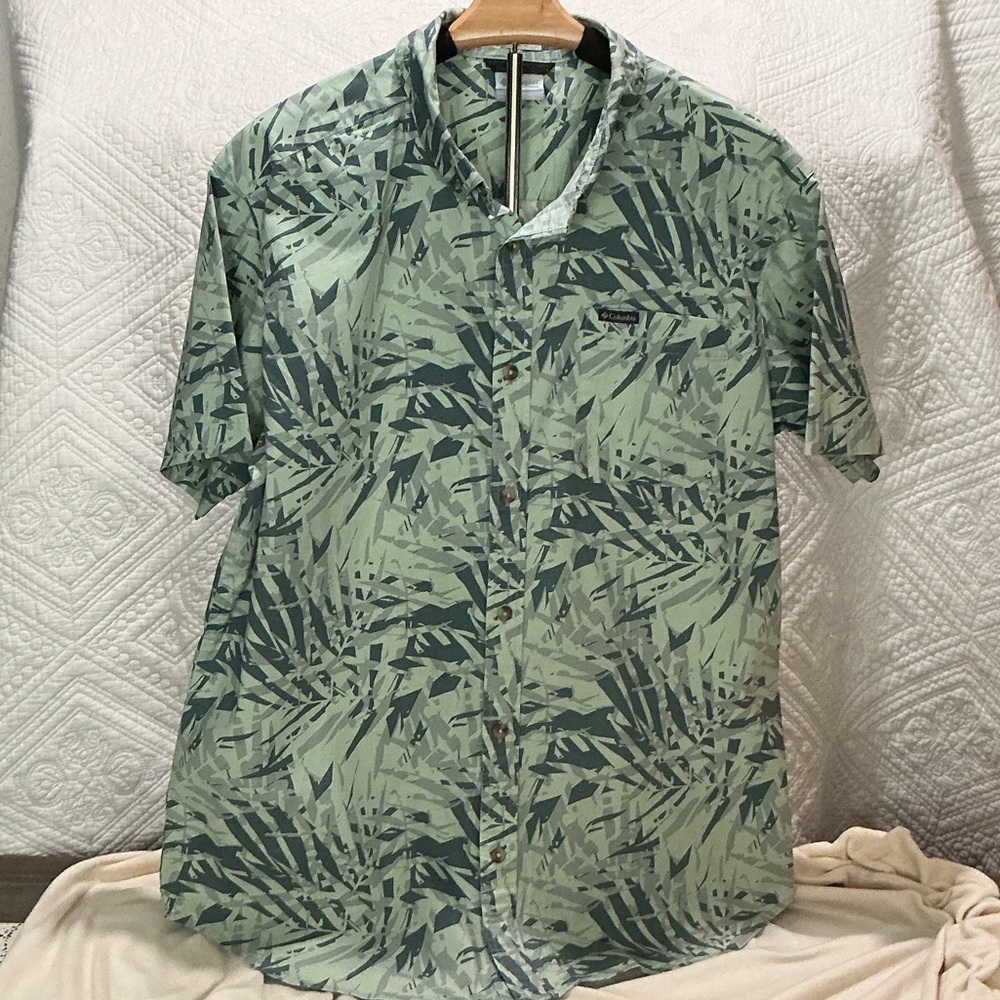 Columbia Men's Tropical Green Print Shirt